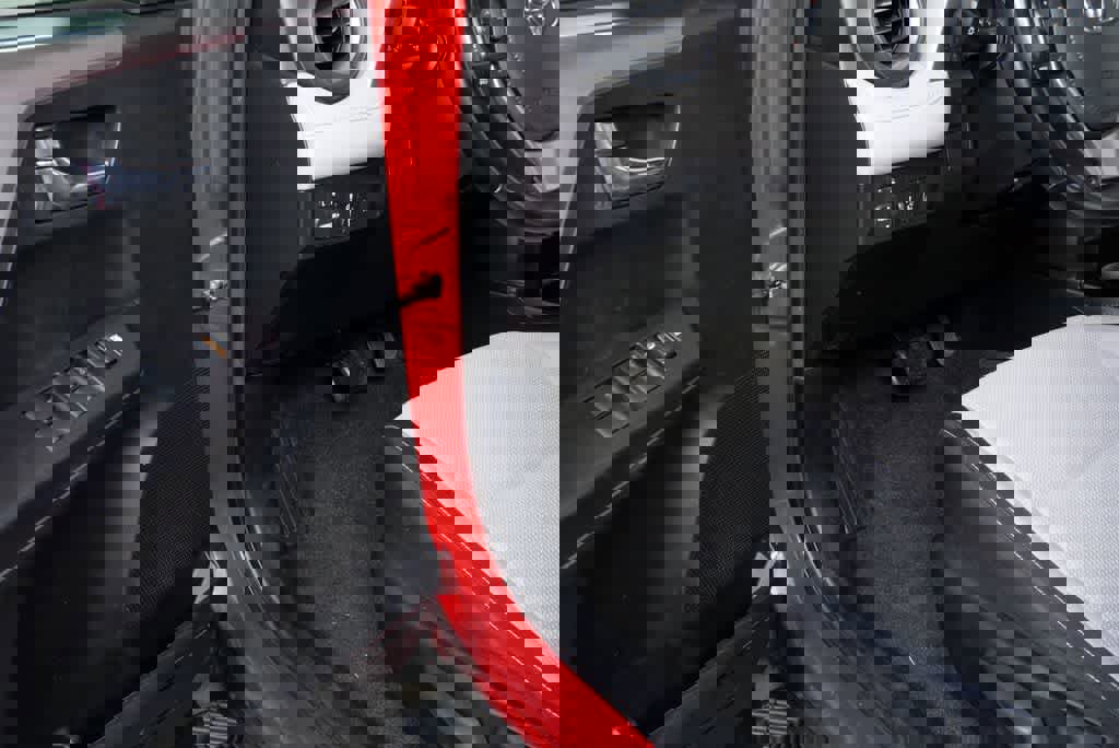 Used 2017 Toyota RAV4 XLE image 10