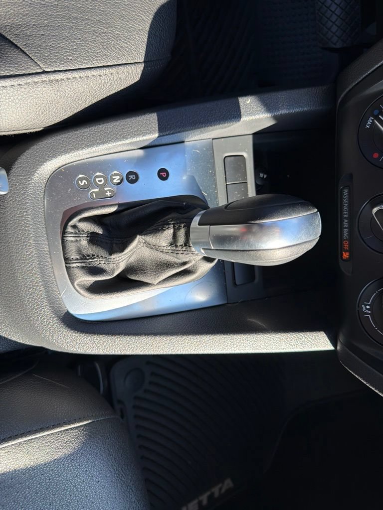 Used 2012 Volkswagen Jetta SE FWD image 18
