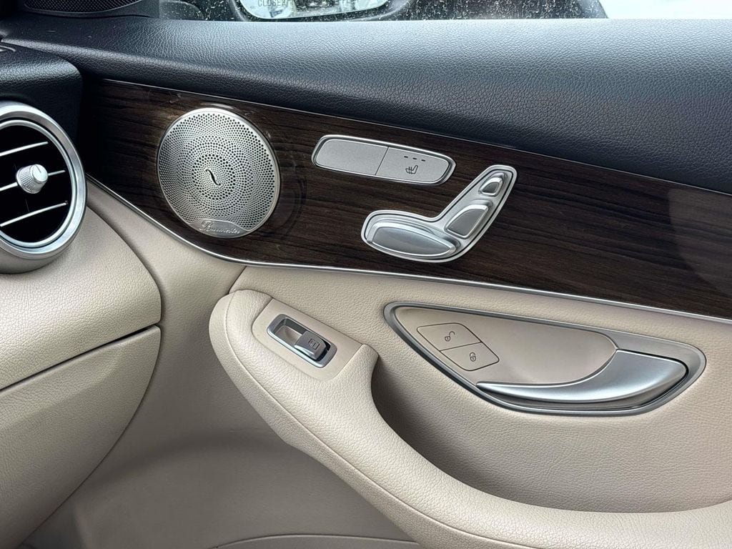 Used 2021 Mercedes-Benz GLC 300 4MATIC image 29