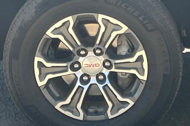 Used 2025 GMC Sierra 1500 SLT AWD/4WD image 13