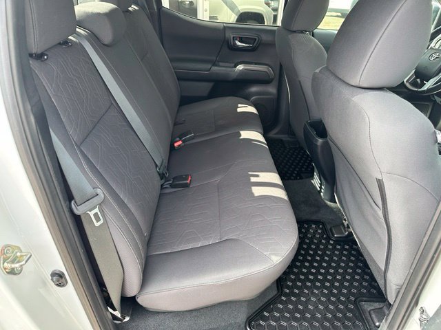 Used 2016 Toyota Tacoma TRD Sport AWD/4WD image 19