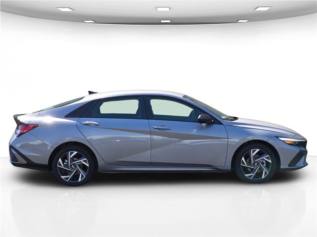 New 2025 Hyundai Elantra SEL image 9