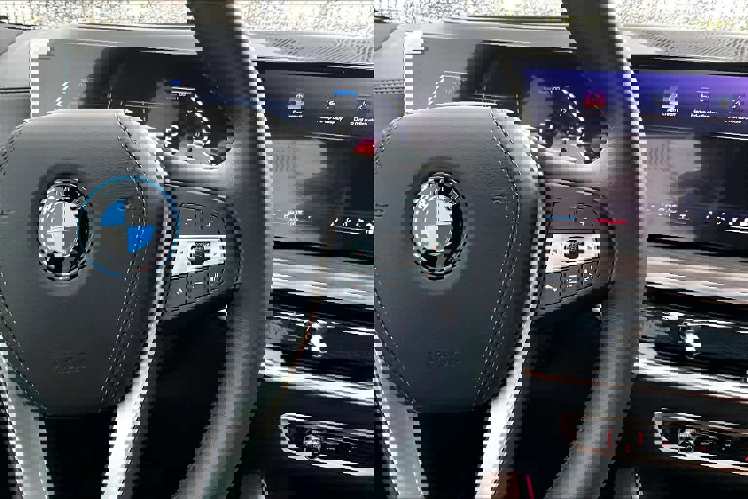 Used 2026 BMW X5 xDrive50e w/ Climate Comfort Package image 24