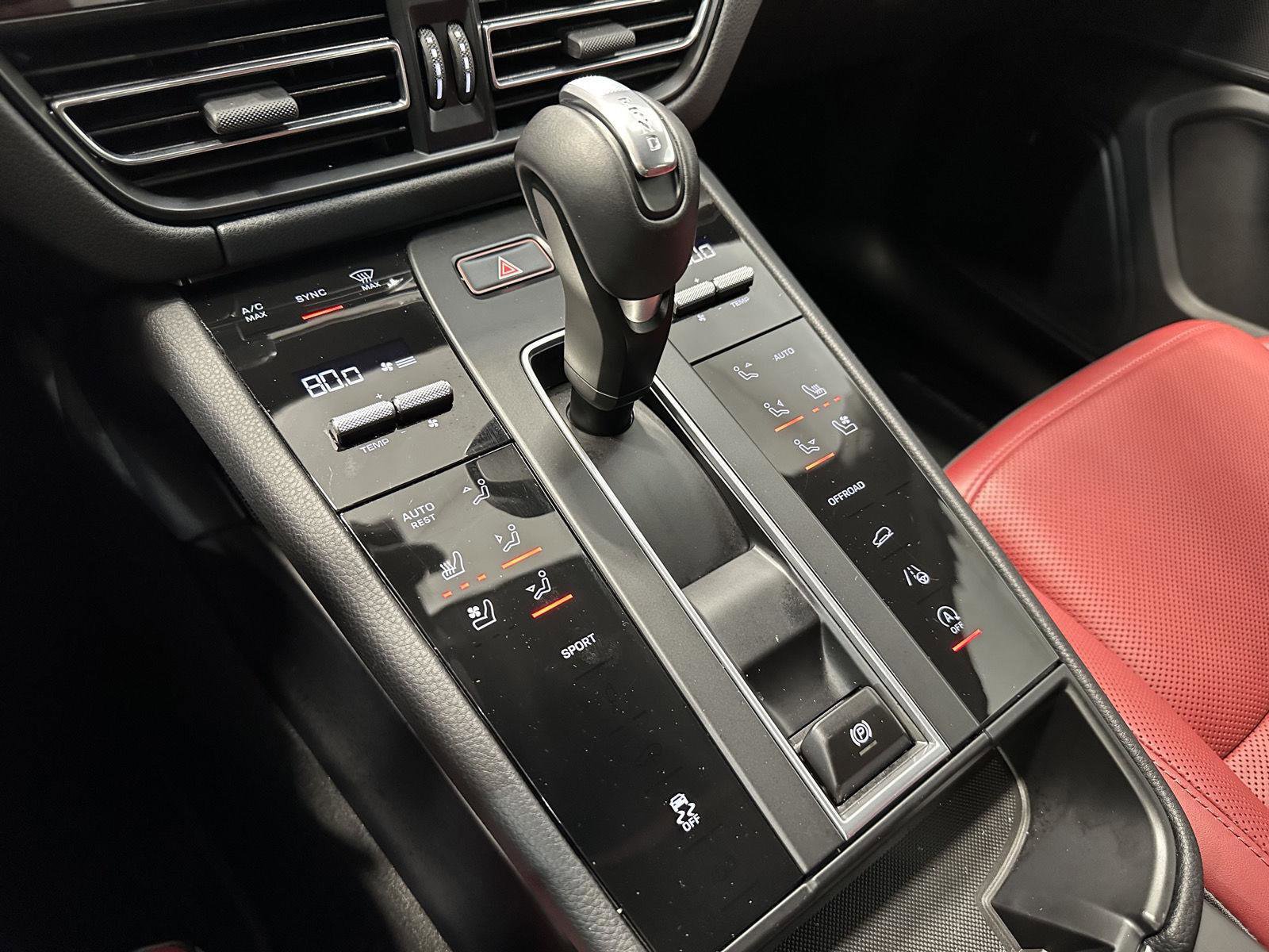 Certified 2025 Porsche Macan image 31