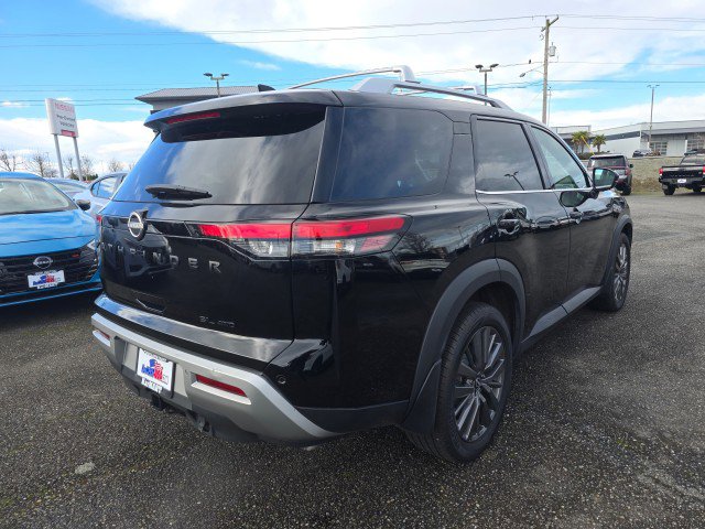 Used 2024 Nissan Pathfinder SL w/ SL Premium Package image 3