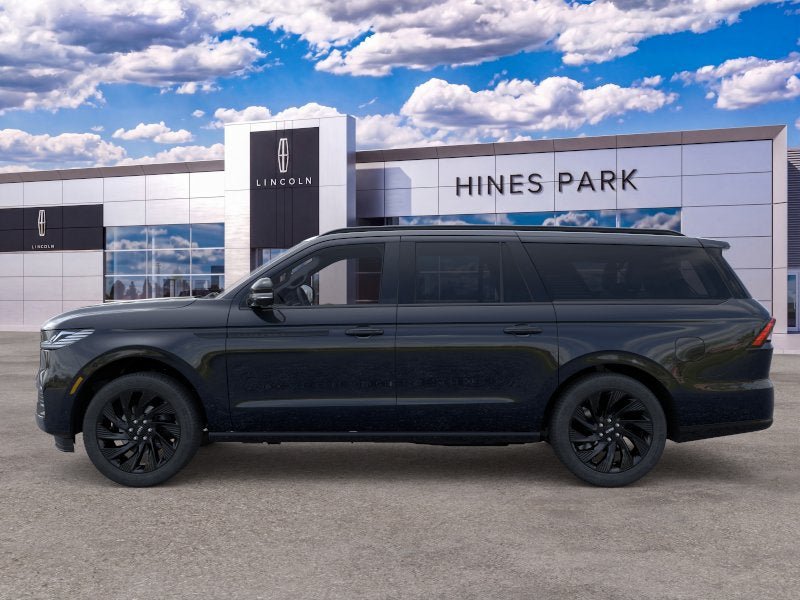 New 2026 Lincoln Navigator L Reserve w/ Jet Appearance Package AWD/4WD image 3