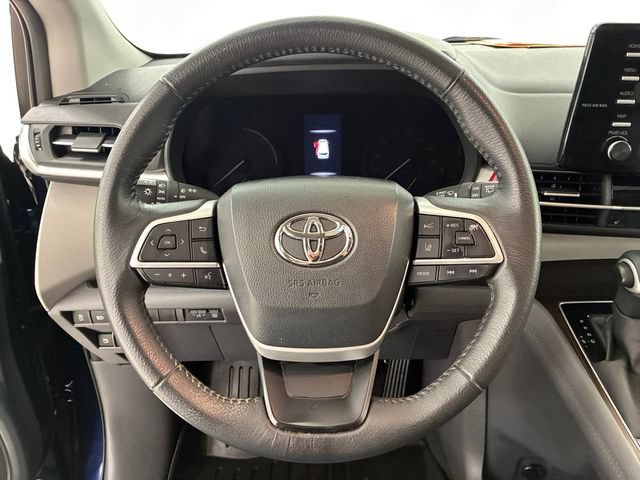 Used 2022 Toyota Sienna XLE FWD image 22