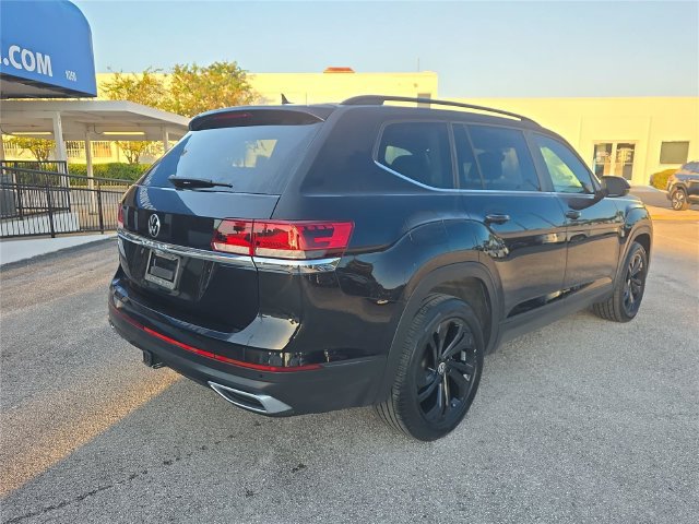 Used 2023 Volkswagen Atlas SE w/ Panoramic Sunroof Package FWD image 2