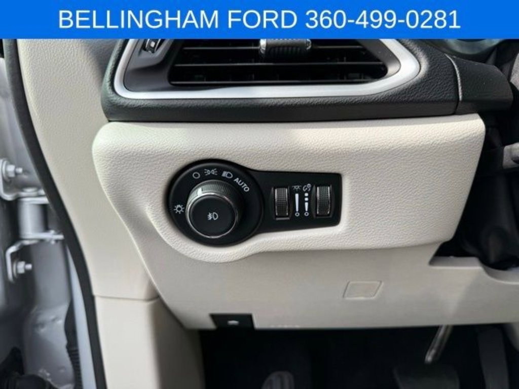 Used 2024 Chrysler Pacifica Touring-L image 21