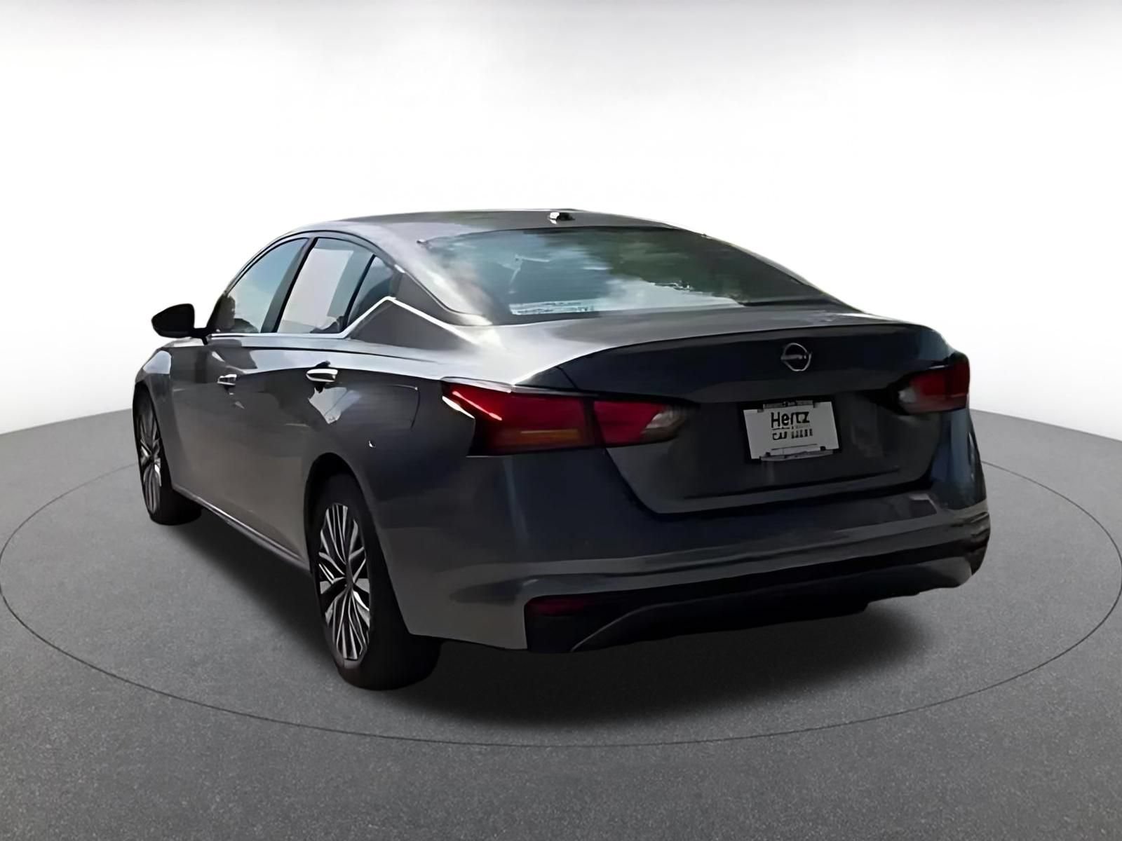 Used 2025 Nissan Altima 2.5 SV FWD image 14