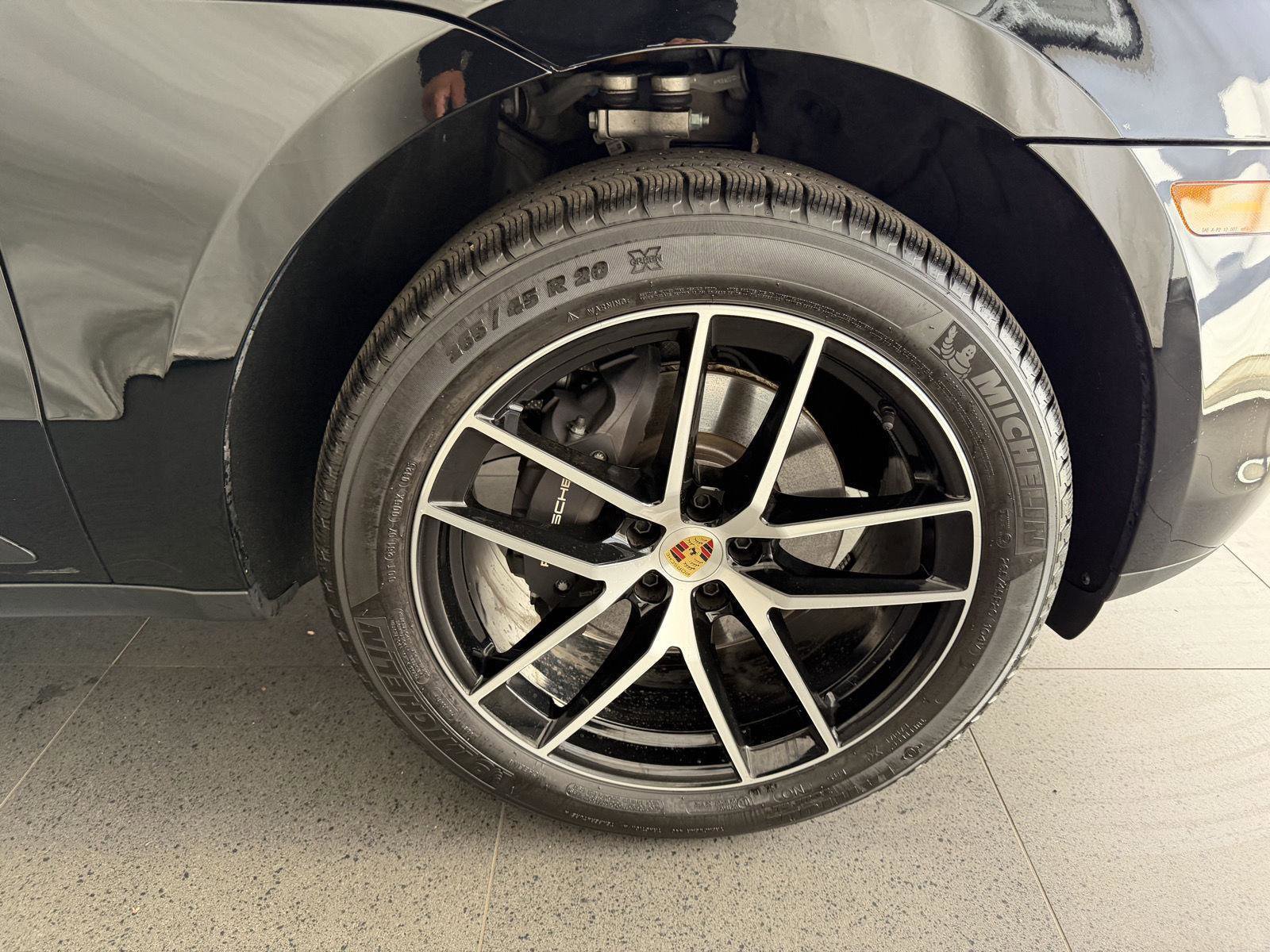 Certified 2025 Porsche Macan image 13