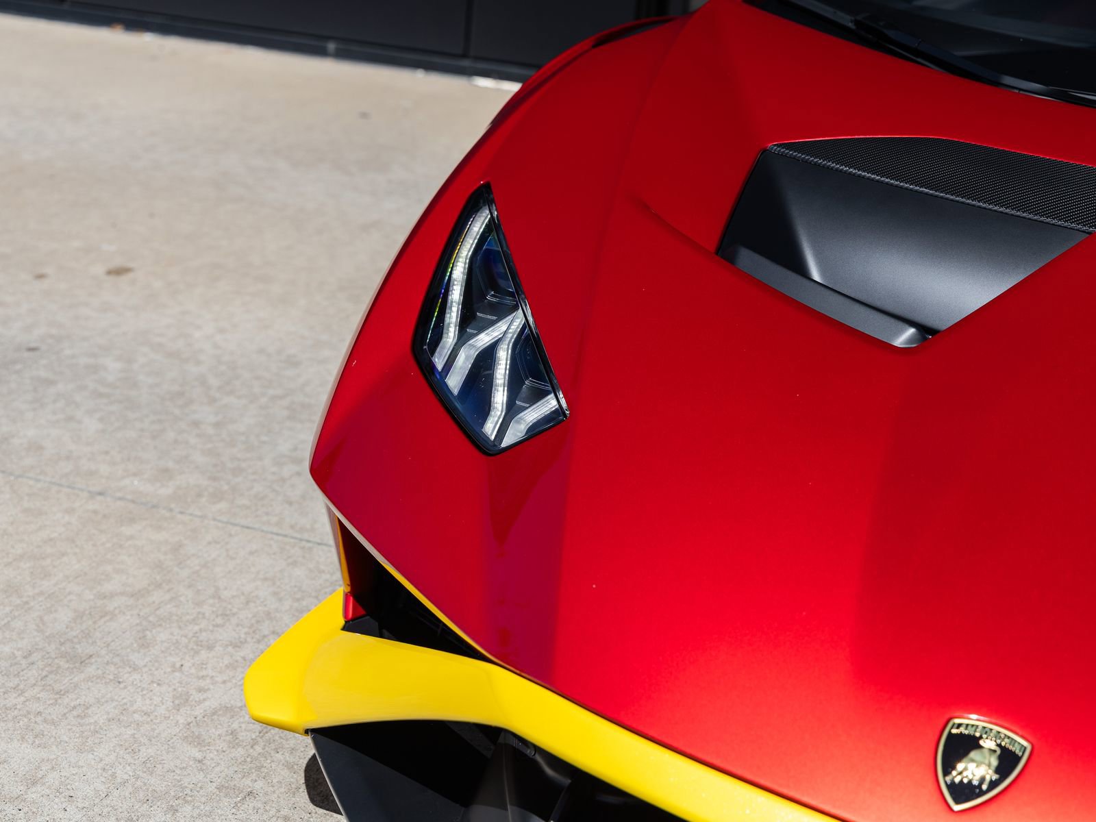 Used 2022 Lamborghini Huracan STO image 23