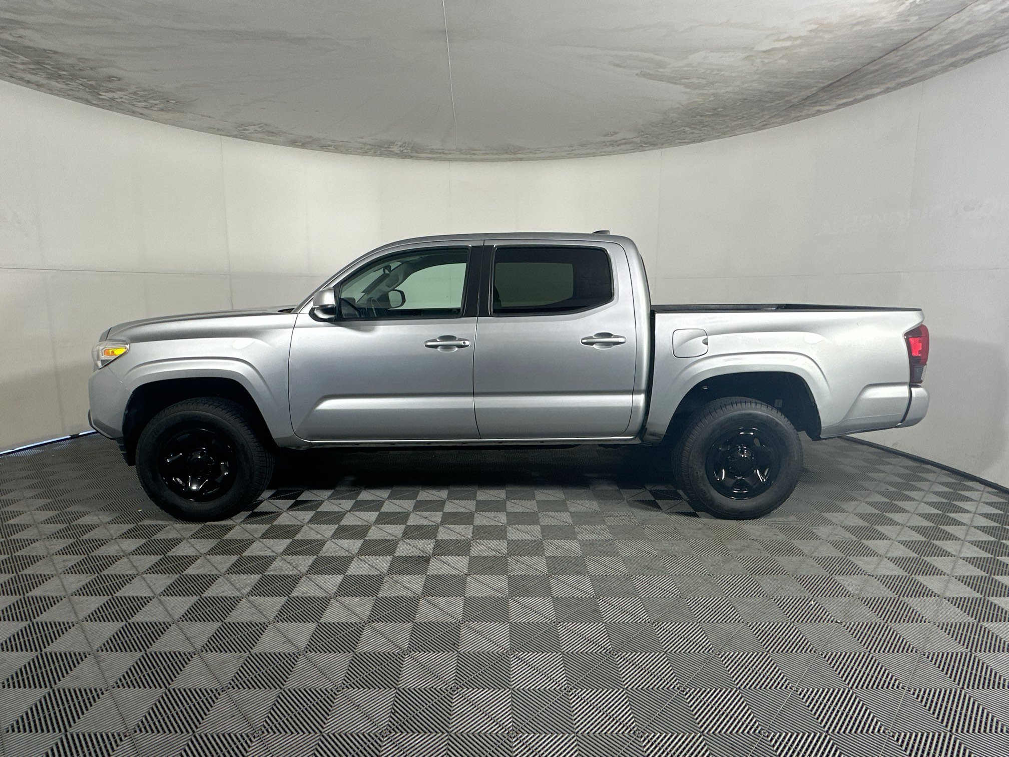 Used 2022 Toyota Tacoma SR w/ SR Convenience Package RWD image 6
