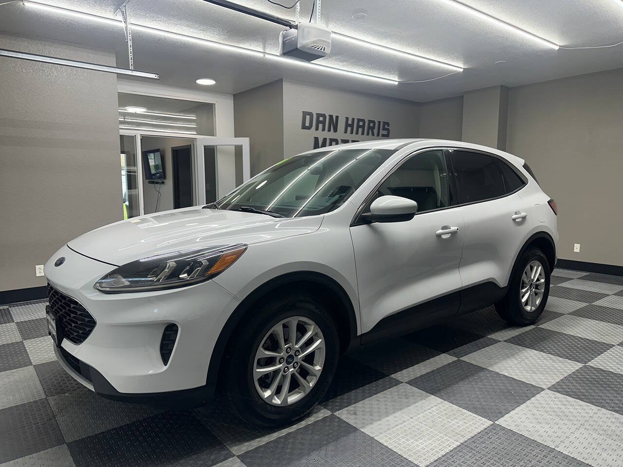 Used 2020 Ford Escape SE AWD/4WD image 2