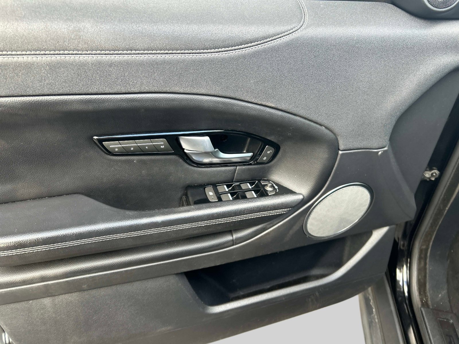 Used 2019 Land Rover Range Rover Evoque Landmark Edition image 20