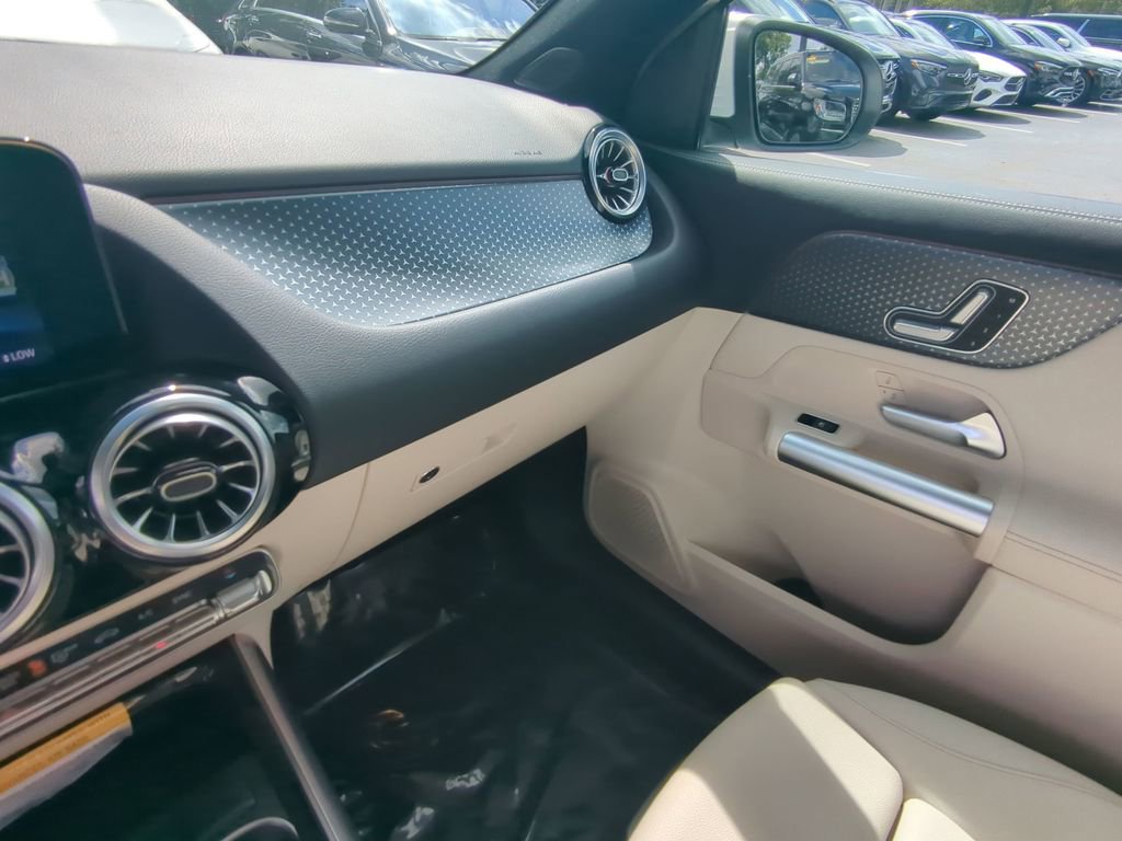 Certified 2025 Mercedes-Benz GLA 250 image 4