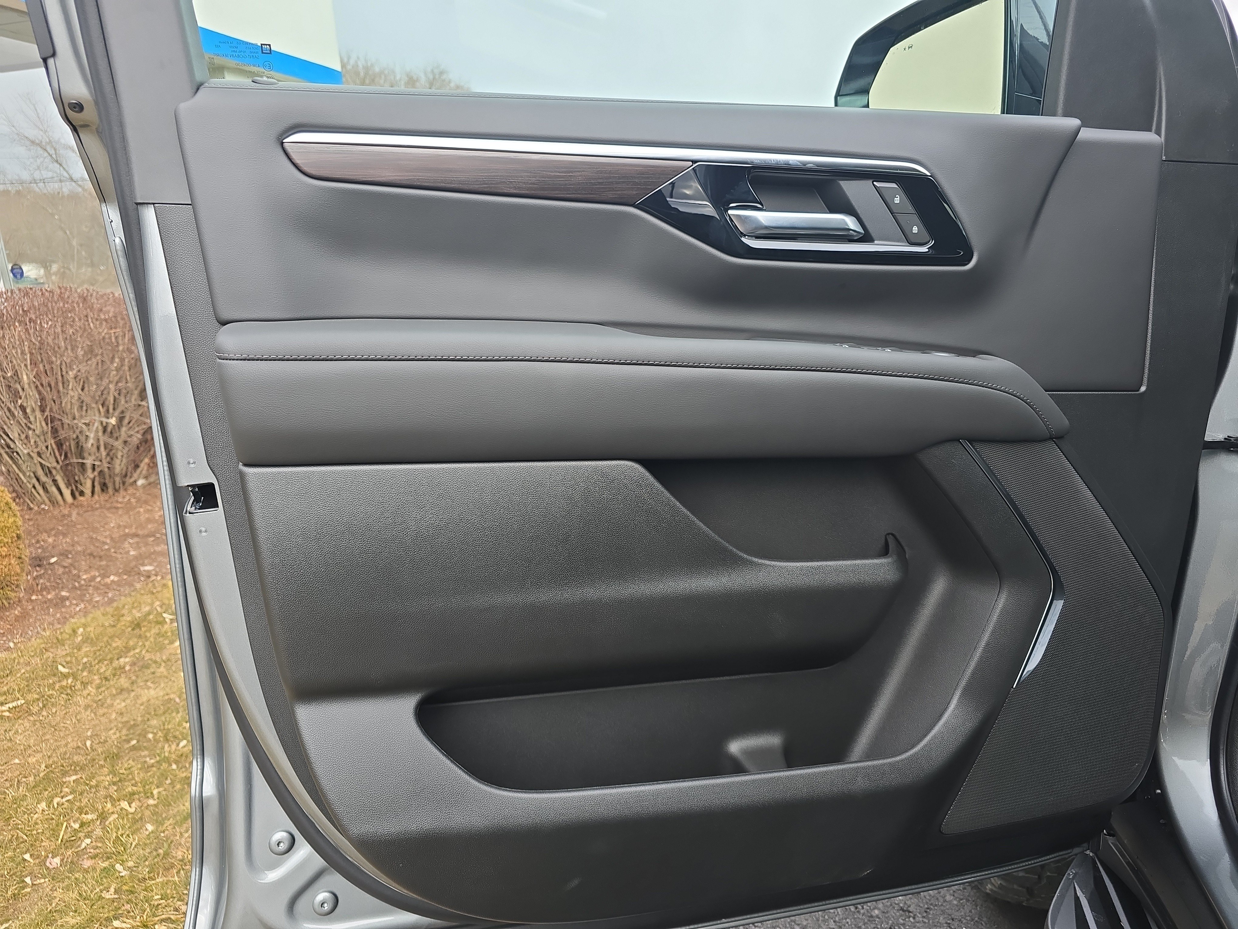 New 2026 Chevrolet Tahoe LS w/ LPO, Dark Essentials Package AWD/4WD image 18