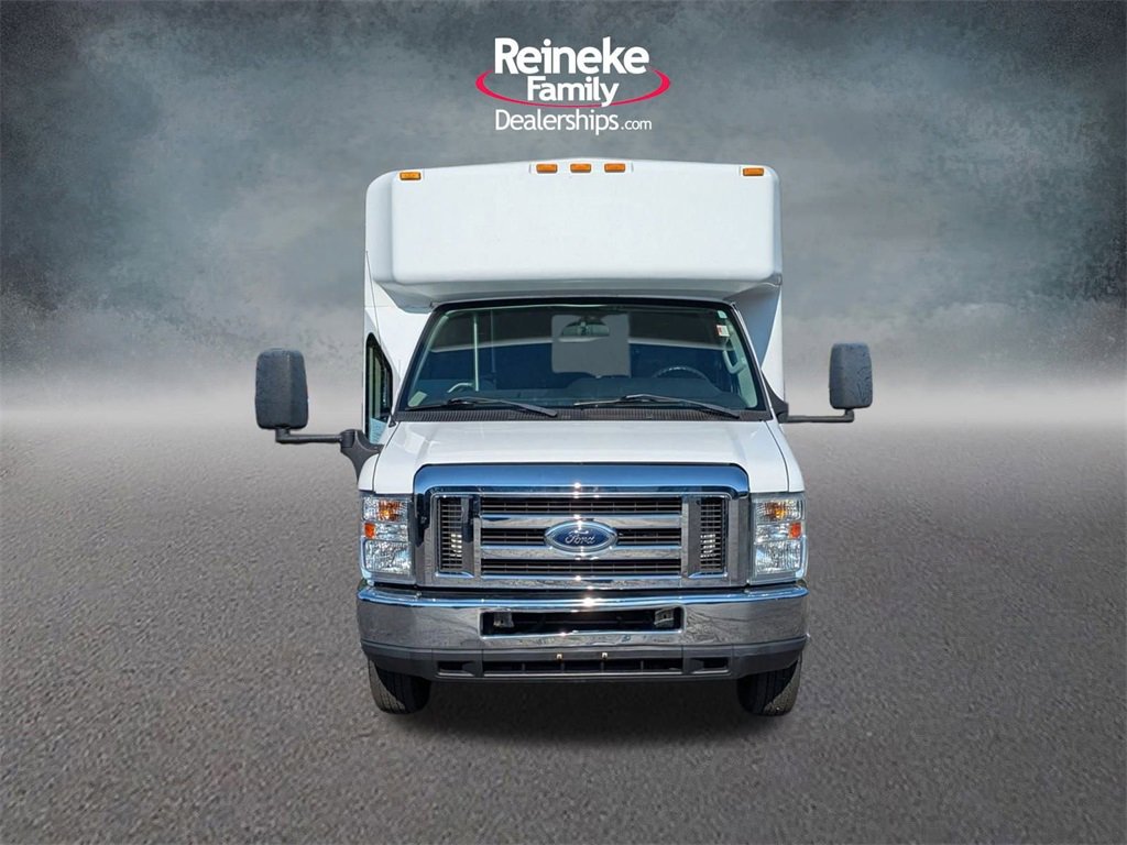 Used 2012 Ford E-450 and Econoline 450 Super Duty w/ Shuttle Bus Prep Pkg image 2