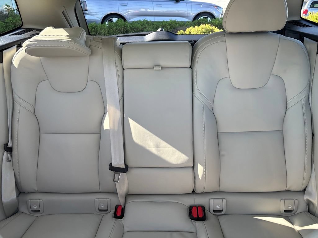 Certified 2025 Volvo XC60 T8 Ultra AWD/4WD image 30