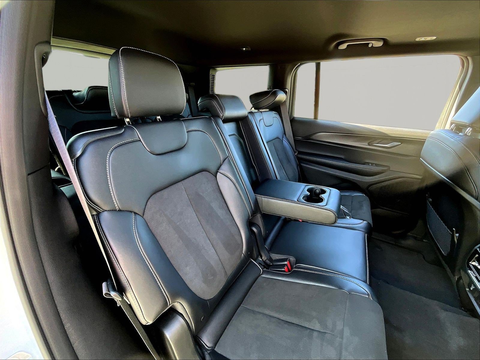 Used 2025 Jeep Grand Cherokee L Altitude AWD/4WD image 25