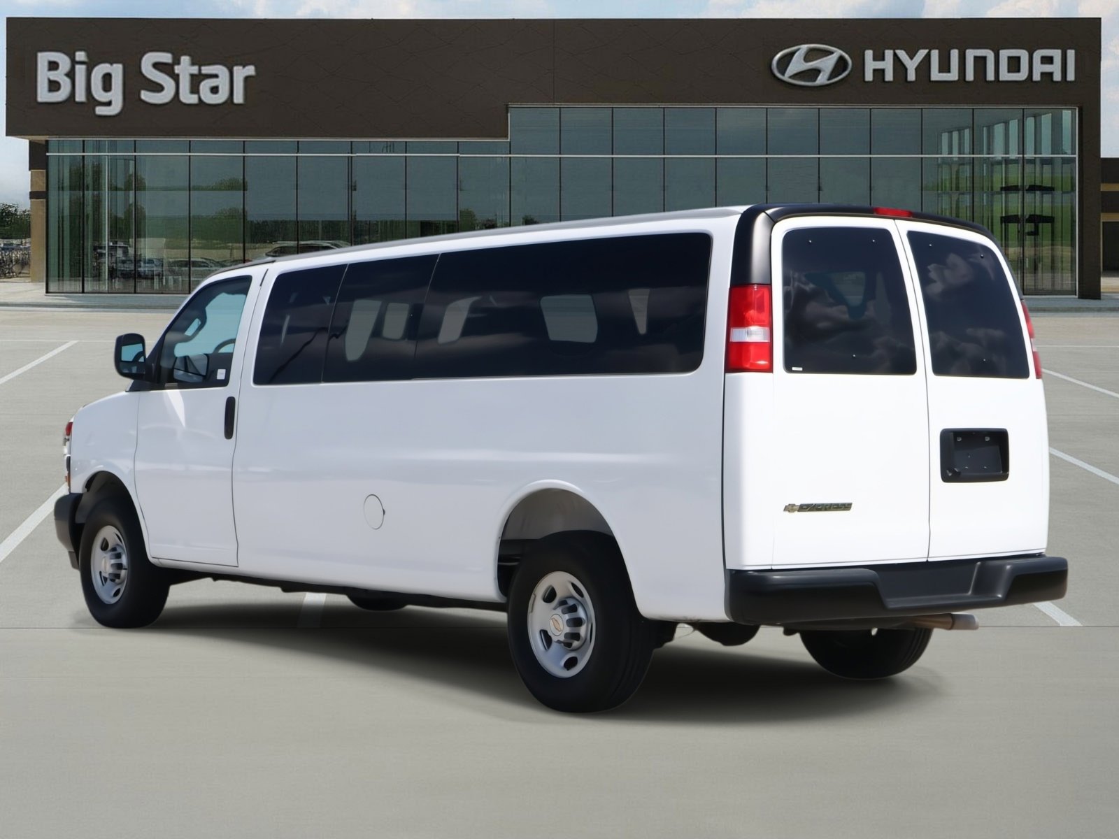 Used 2025 Chevrolet Express 3500 LS image 3