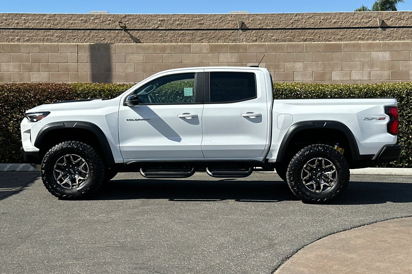 Used 2026 Chevrolet Colorado ZR2 w/ Technology Package AWD/4WD image 7