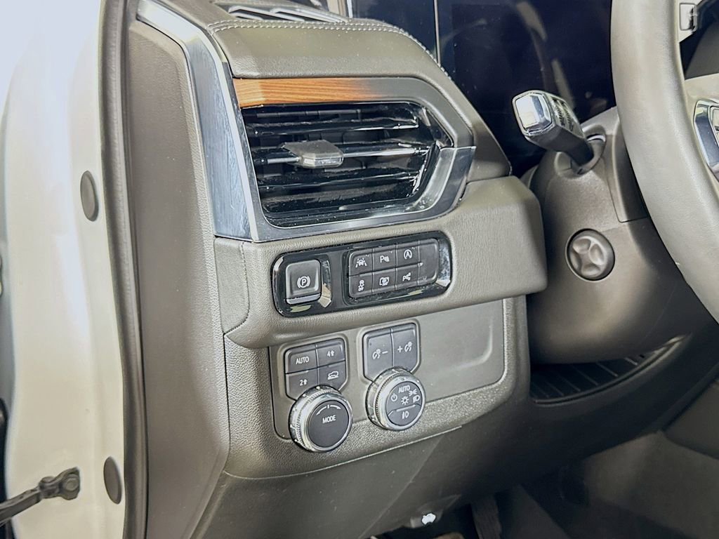 Certified 2025 GMC Yukon Denali image 8