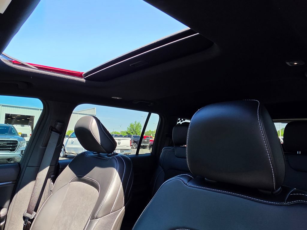 Used 2025 Jeep Grand Cherokee L Altitude AWD/4WD image 30