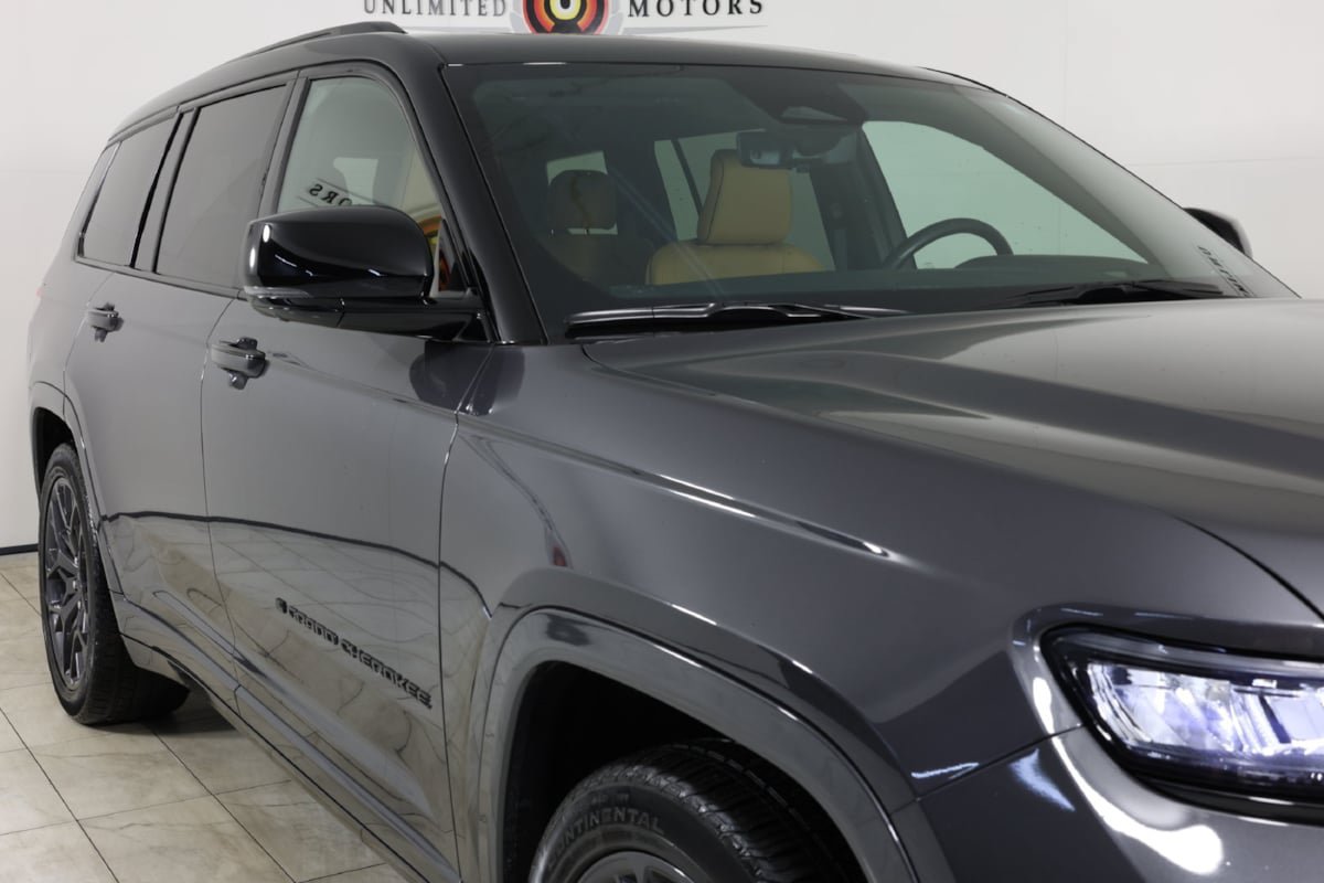 Used 2025 Jeep Grand Cherokee L Summit AWD/4WD image 39