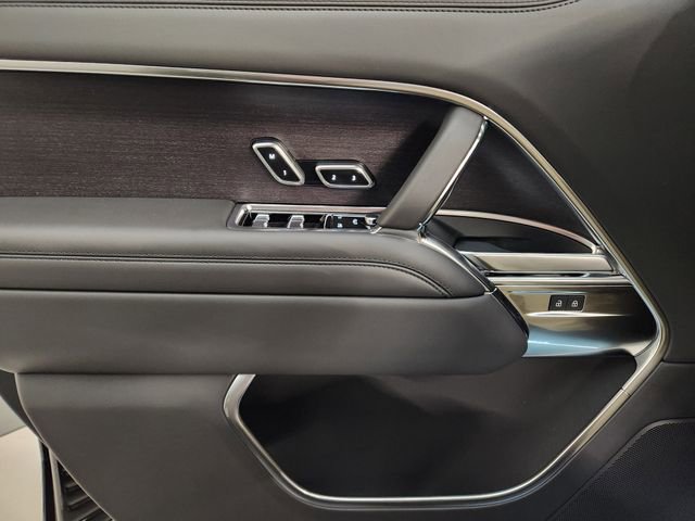 New 2026 Land Rover Range Rover Long Wheelbase SE image 22