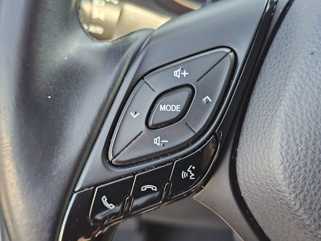 Used 2018 Toyota C-HR XLE FWD image 28