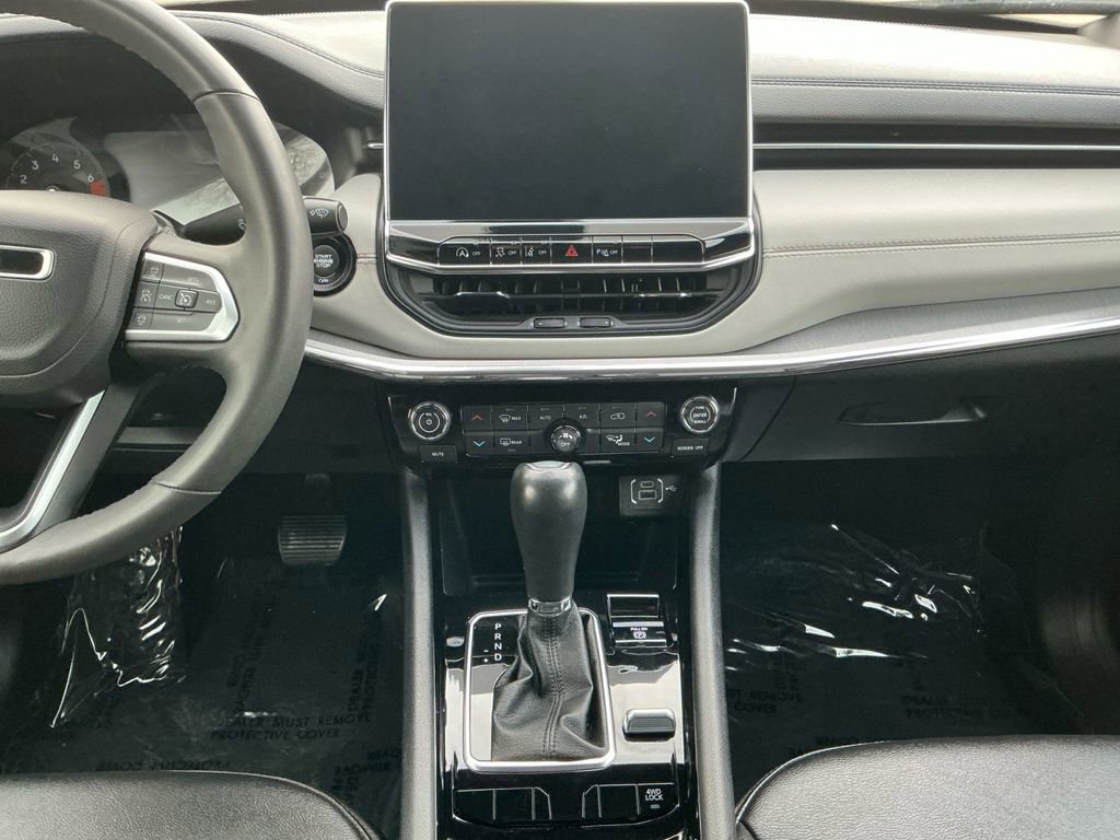 Used 2024 Jeep Compass Limited image 11