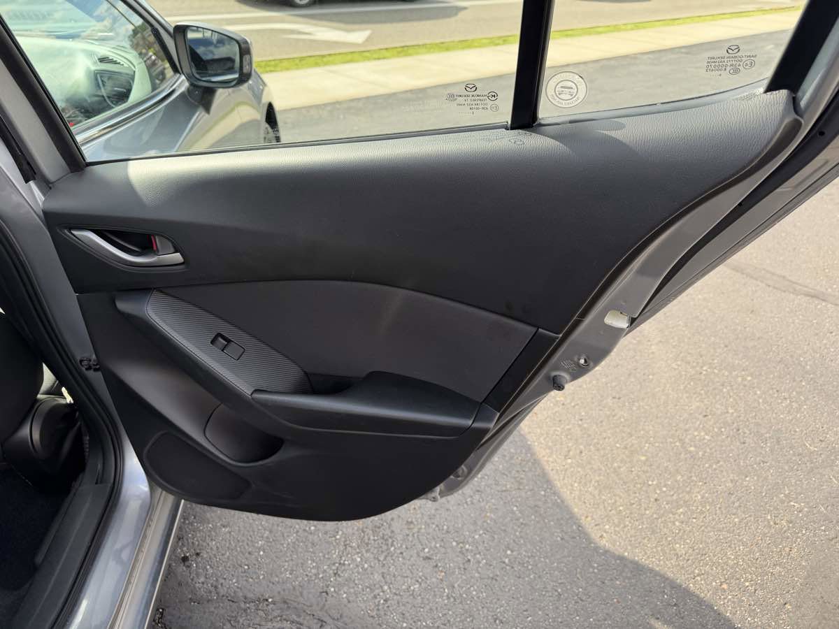 Used 2016 MAZDA MAZDA3 i Touring w/ Popular Equipment Package FWD image 19