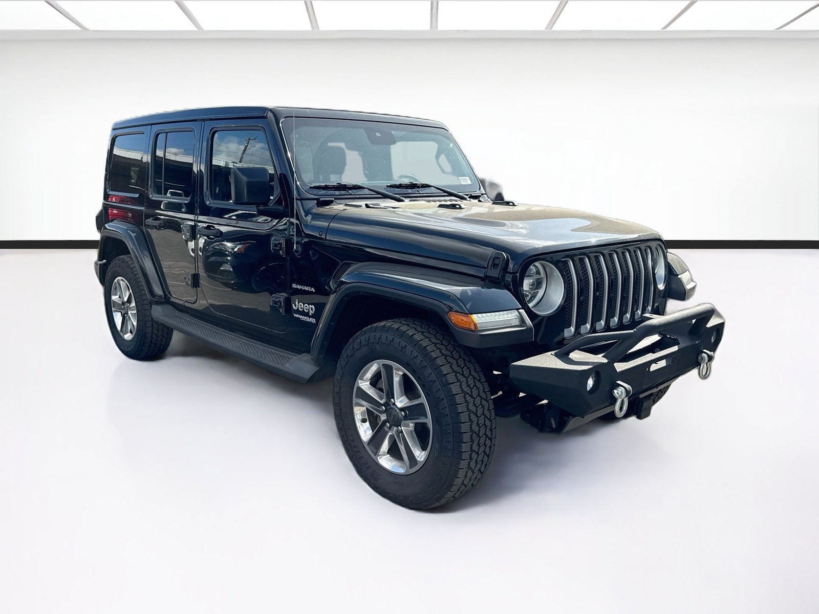 Used 2019 Jeep Wrangler Unlimited Sahara AWD/4WD image 3