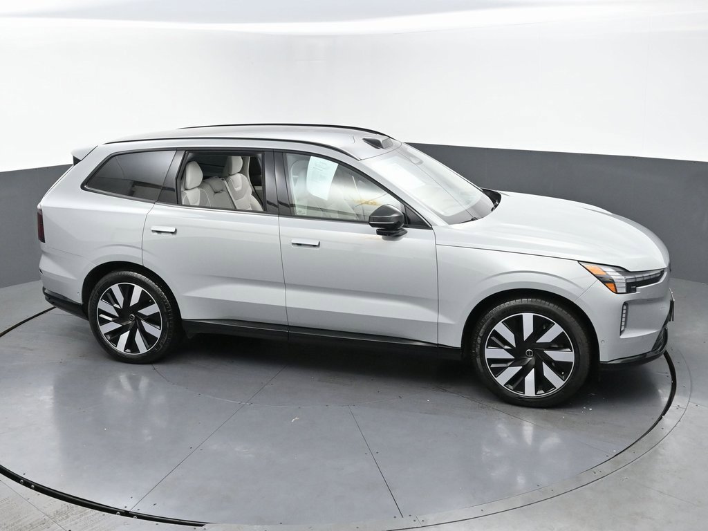 Used 2025 Volvo EX90 Ultra image 43