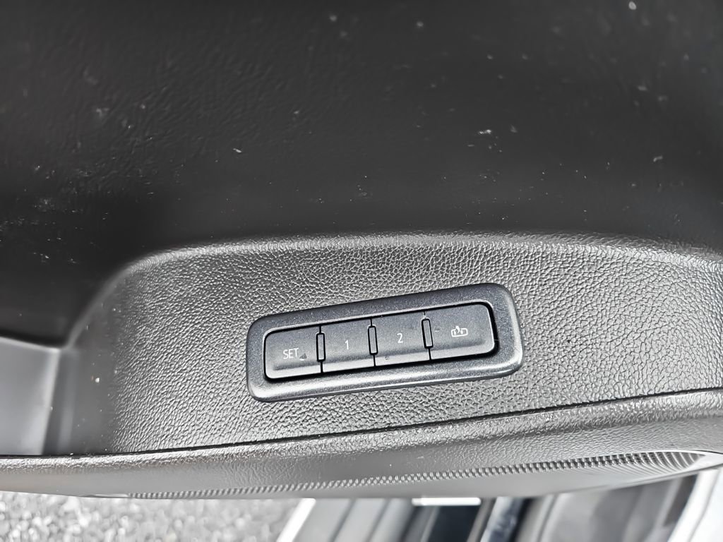 Used 2019 GMC Yukon XL Denali image 28