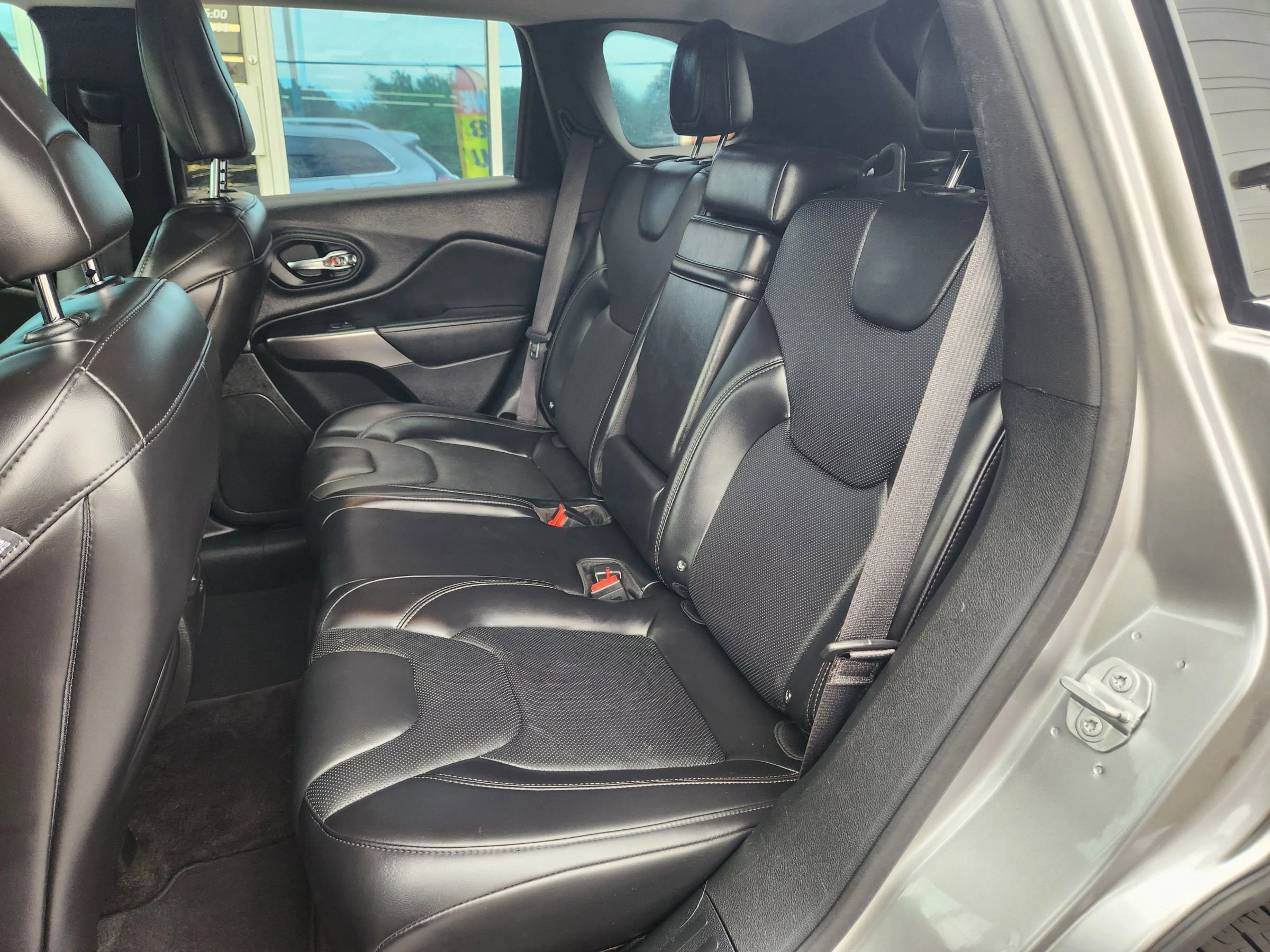 Used 2019 Jeep Cherokee Limited image 55