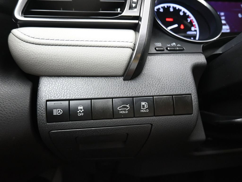 Used 2019 Toyota Camry XLE FWD image 25
