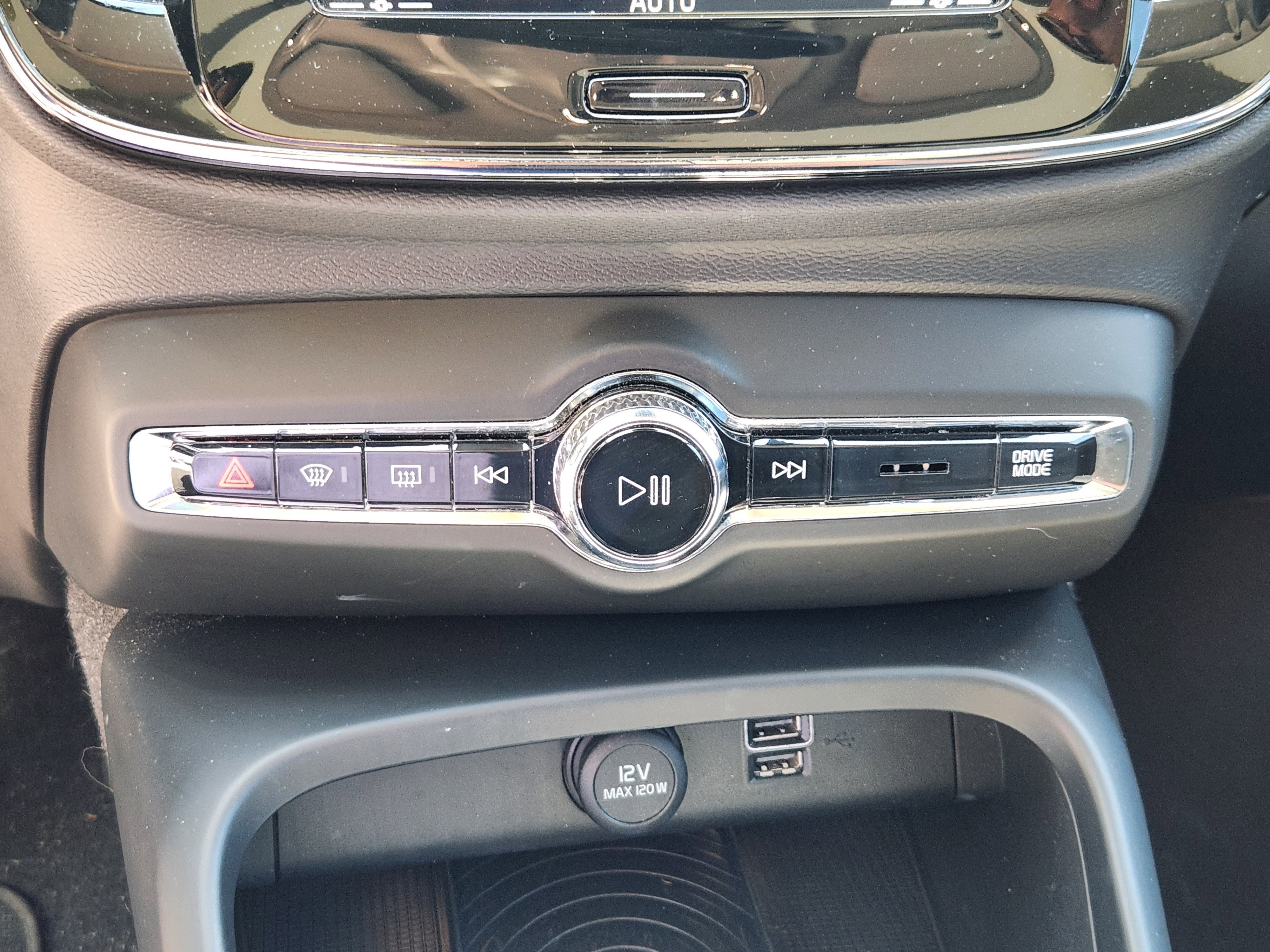 Used 2019 Volvo XC40 T5 Momentum AWD/4WD image 12