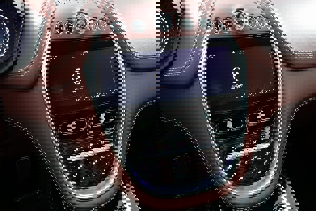 Used 2021 Aston Martin DBX image 29