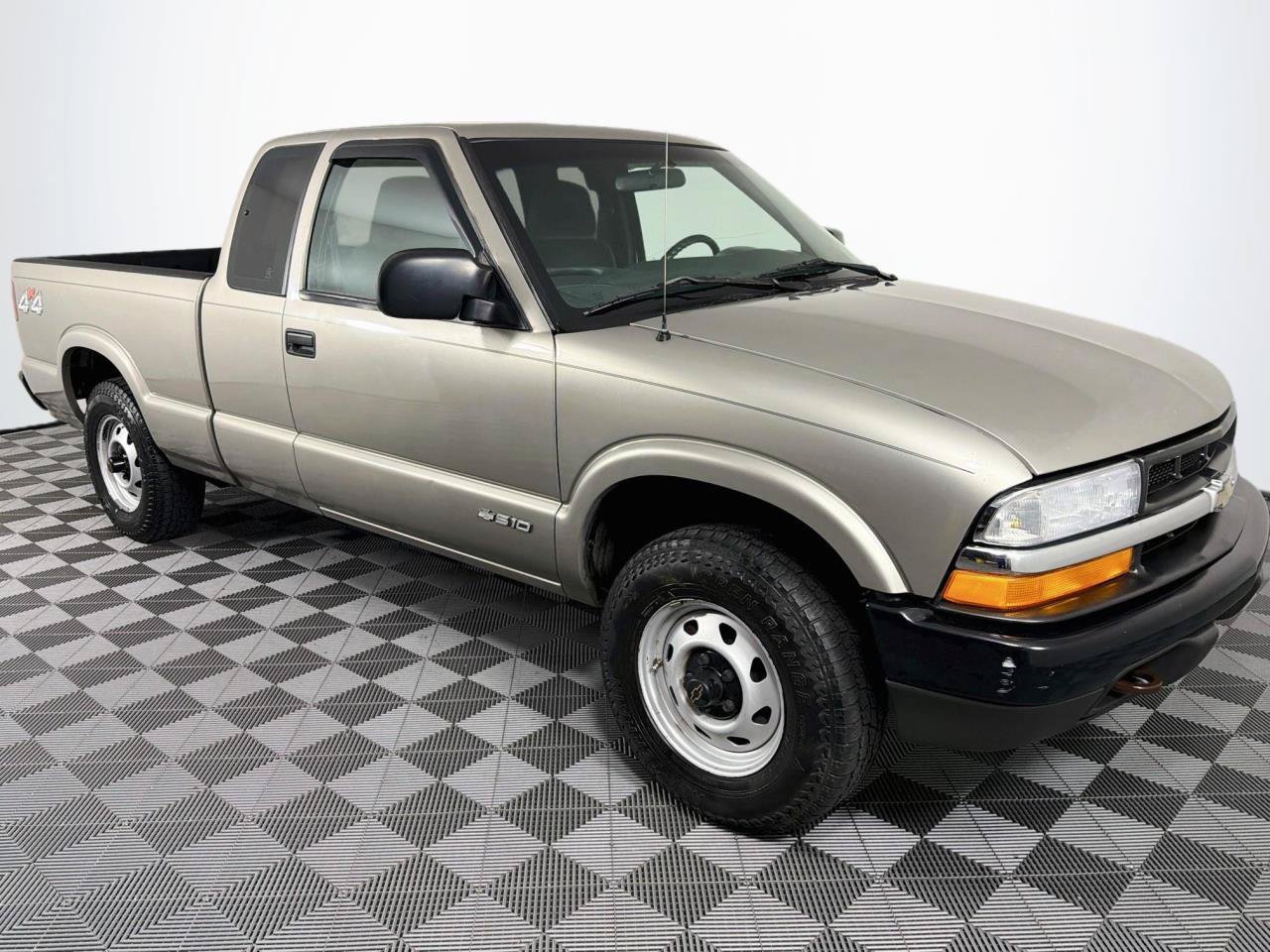 Used 2001 Chevrolet S10 Pickup 4x4 Extended Cab image 25