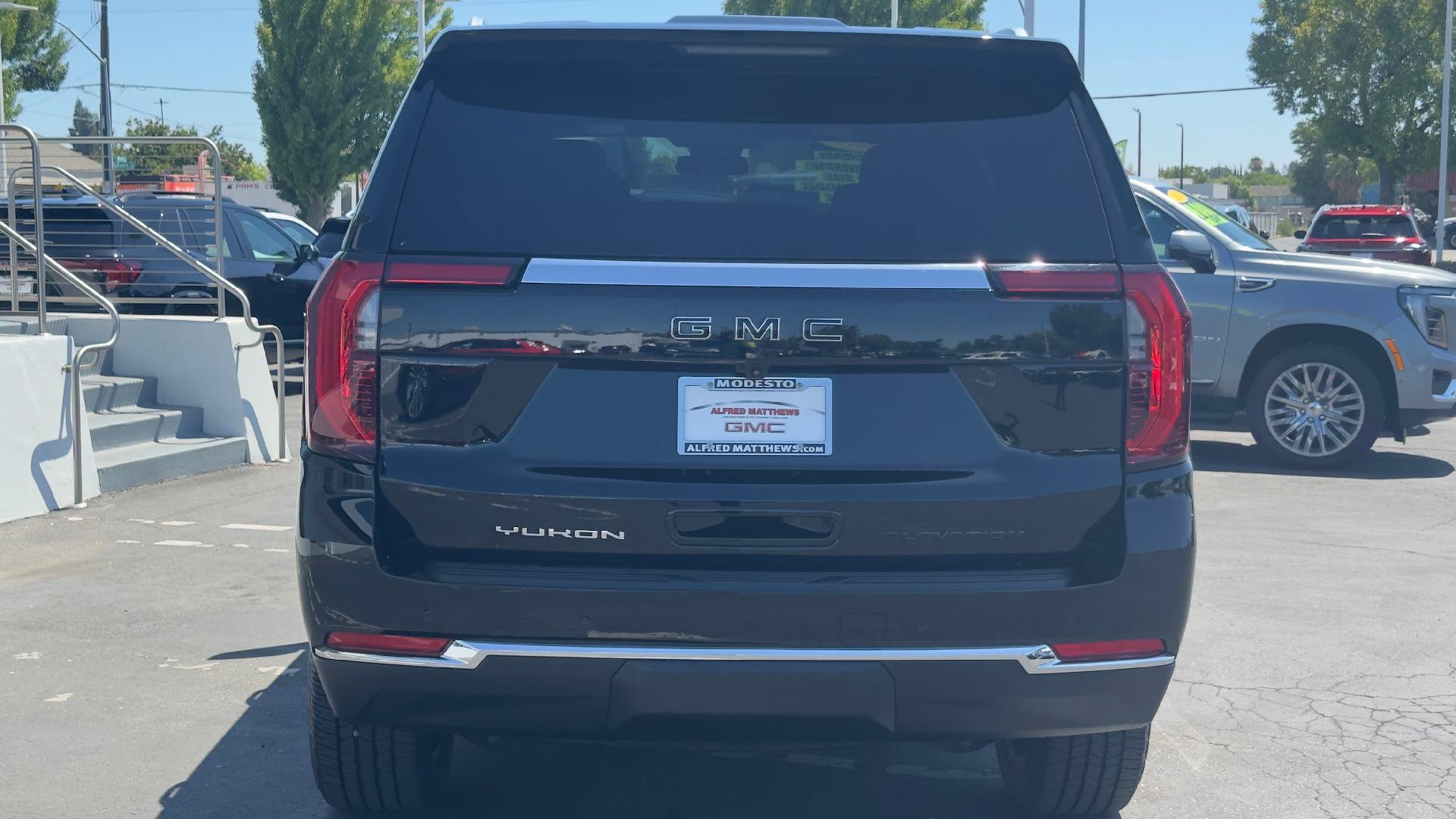 Used 2025 GMC Yukon Elevation AWD/4WD image 6