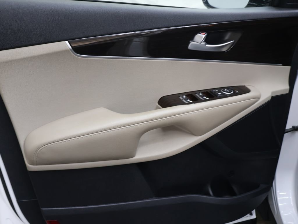 Used 2019 Kia Sorento EX image 16