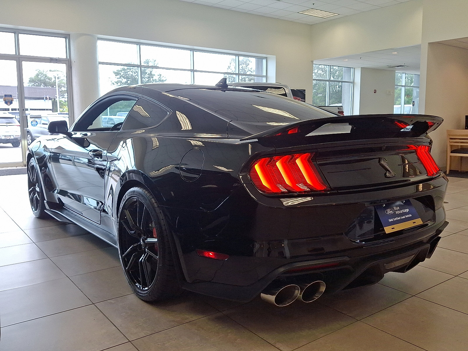 Certified 2022 Ford Mustang Shelby GT500 w/ Technology Package image 6