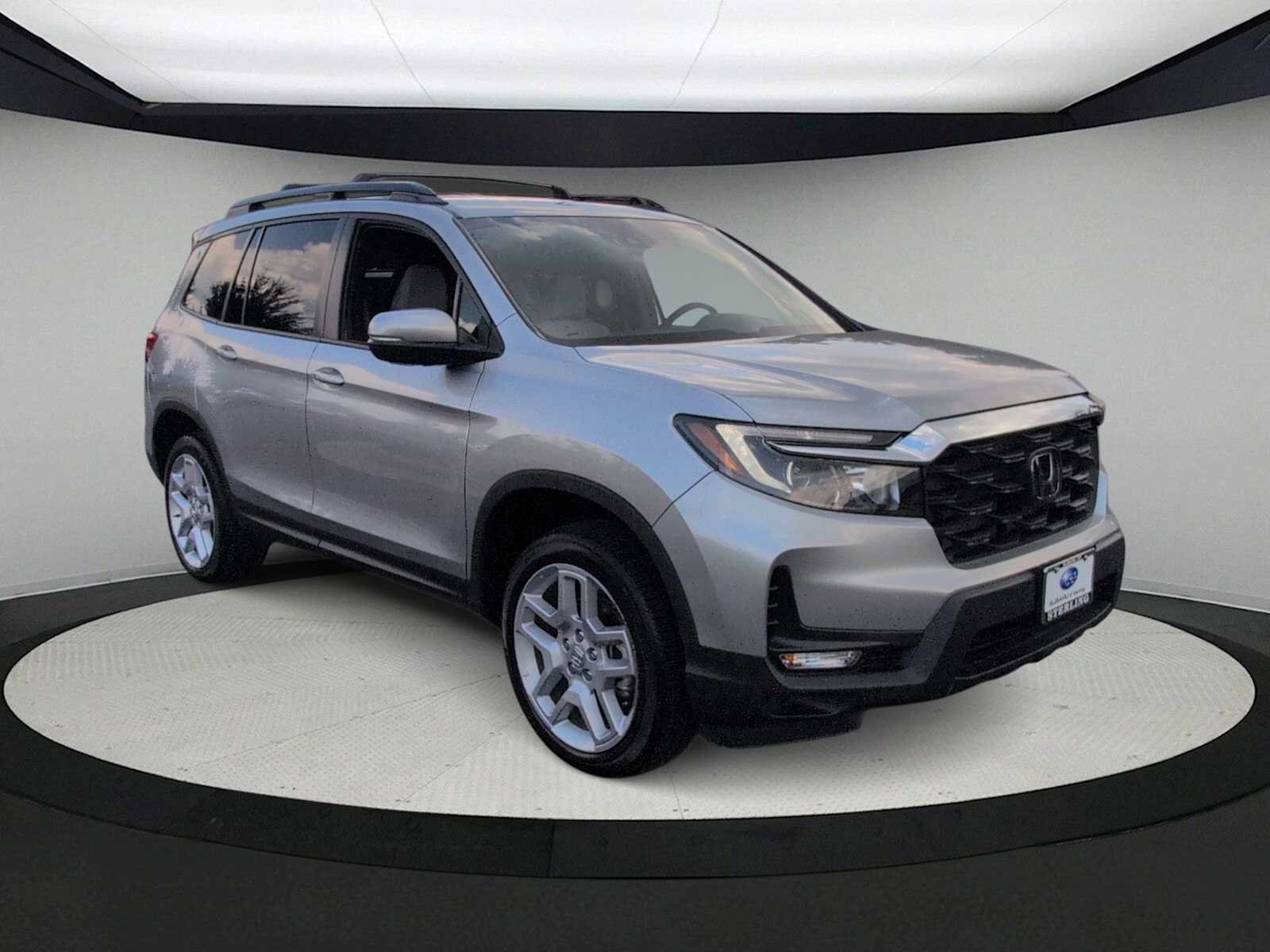 Used 2025 Honda Passport EX-L image 2