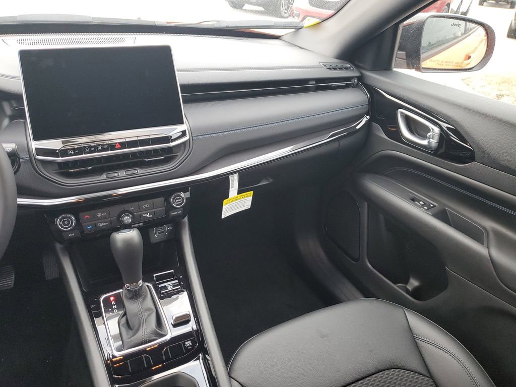 New 2026 Jeep Compass Latitude image 14