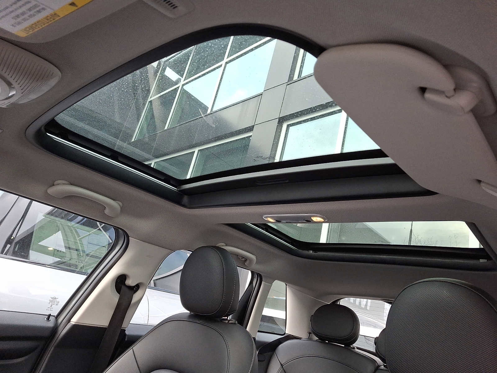 Used 2019 MINI Cooper 4-Door Hardtop w/ Signature Upholstery Package image 13