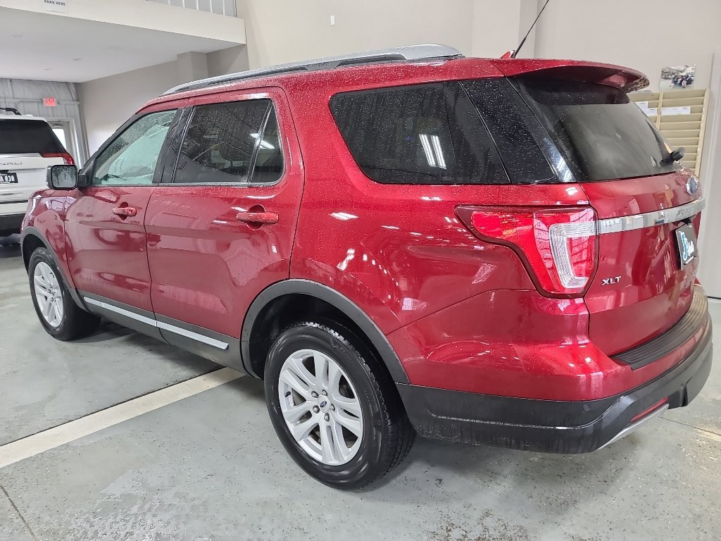 Used 2019 Ford Explorer XLT w/ Equipment Group 202A AWD/4WD image 7