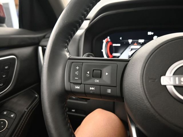 Used 2024 Nissan Rogue Platinum w/ Platinum Premium Package image 16