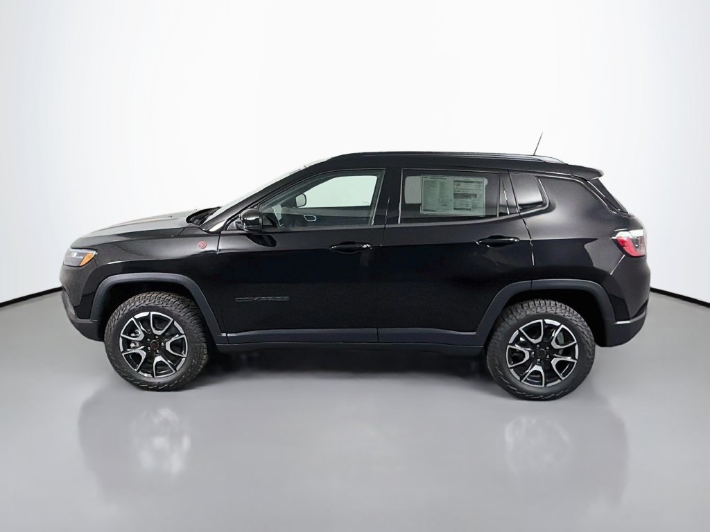 New 2026 Jeep Compass Trailhawk w/ Sun, Sound & Navigation Group AWD/4WD image 4